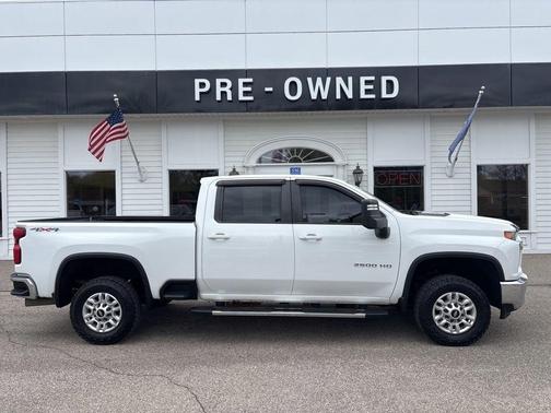 Summit White 2022 Chevrolet Silverado 2500 LT
