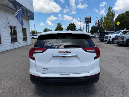 Summit White 2024 GMC Terrain SLE