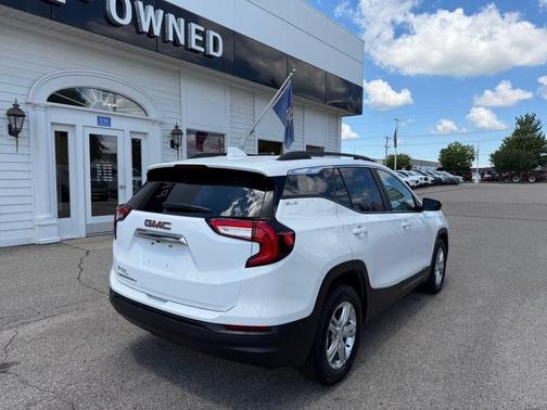Summit White 2024 GMC Terrain SLE