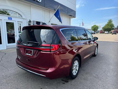 2023 Chrysler Pacifica Touring-L