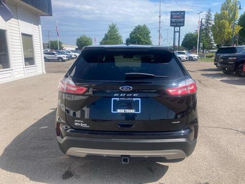 Black 2023 Ford Edge SEL