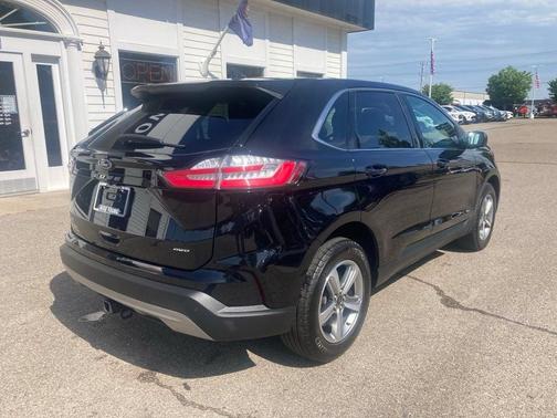 Black 2023 Ford Edge SEL