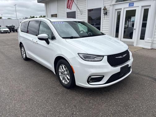 2023 Chrysler Pacifica Touring-L