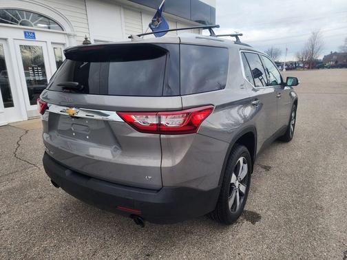 Pepperdust Metallic 2018 Chevrolet Traverse LT Leather
