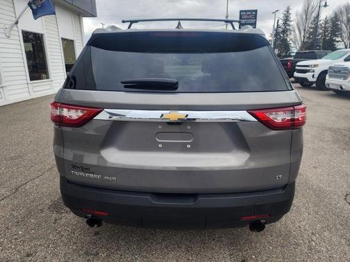 Pepperdust Metallic 2018 Chevrolet Traverse LT Leather