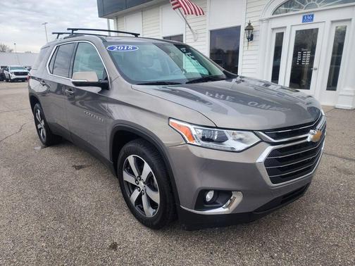 Pepperdust Metallic 2018 Chevrolet Traverse LT Leather