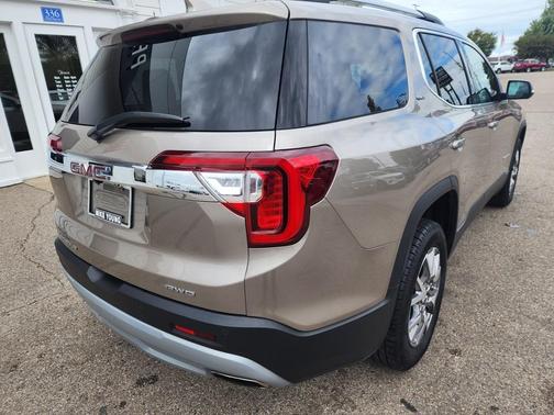 2022 GMC Acadia SLT