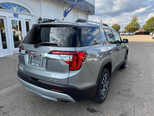 2023 GMC Acadia SLT