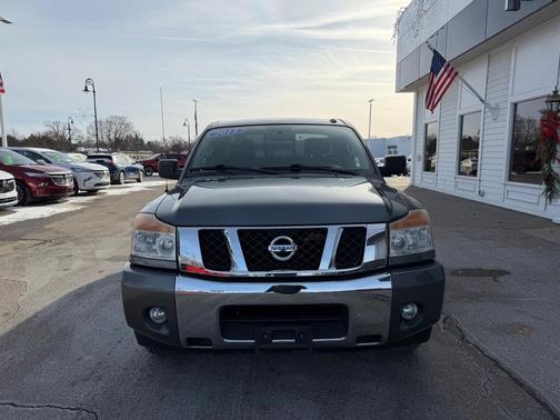2013 Nissan Titan SV