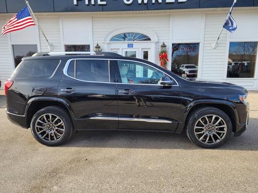 2023 GMC Acadia Denali