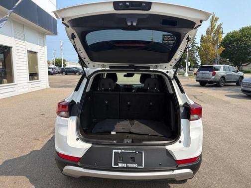 Summit White 2021 Chevrolet Trailblazer LT