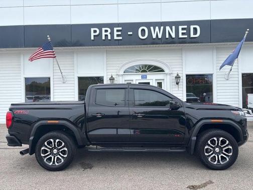Onyx Black 2024 GMC Canyon AT4