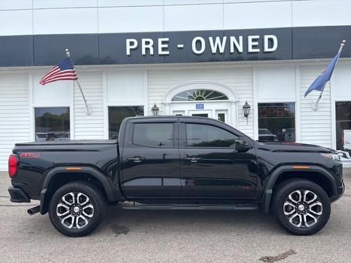Onyx Black 2024 GMC Canyon AT4