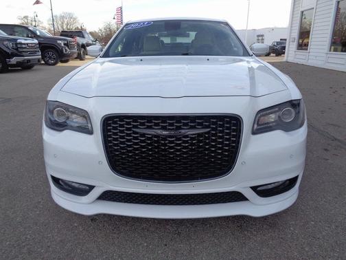 2023 Chrysler 300 Touring L