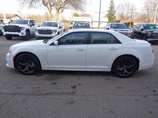2023 Chrysler 300 Touring L