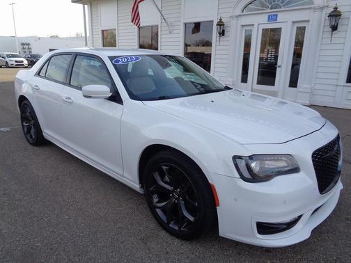 2023 Chrysler 300 Touring L