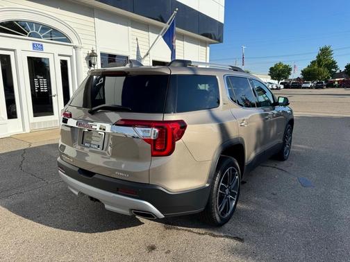 2022 GMC Acadia SLT