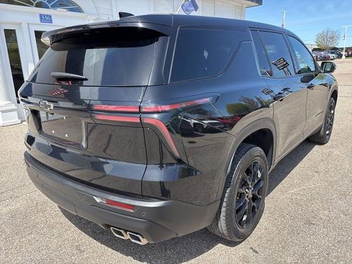 Mosaic Black Metallic 2024 Chevrolet Traverse LS