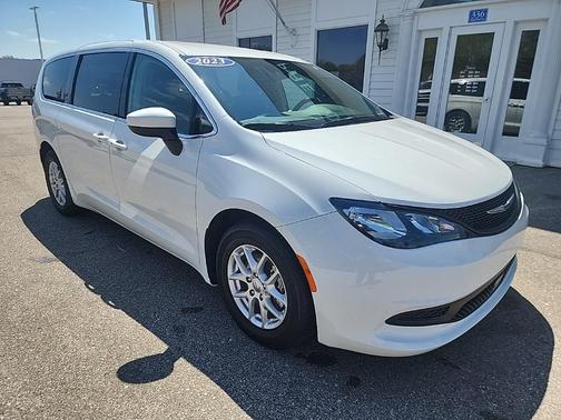2023 Chrysler Voyager LX