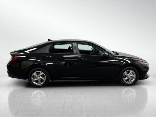 2023 Hyundai ELANTRA SE