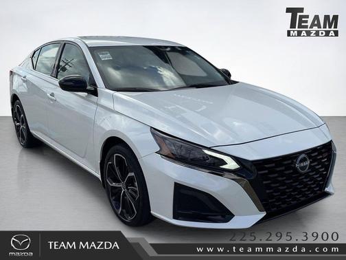 Pearl White Tricoat 2025 Nissan Altima SR AWD