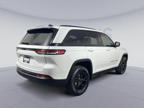 Bright White Clearcoat 2025 Jeep Grand Cherokee Altitude