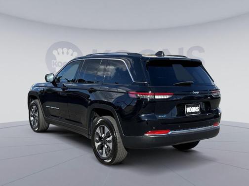 Diamond Black Crystal Pearlcoat 2023 Jeep Grand Cherokee 4xe Base