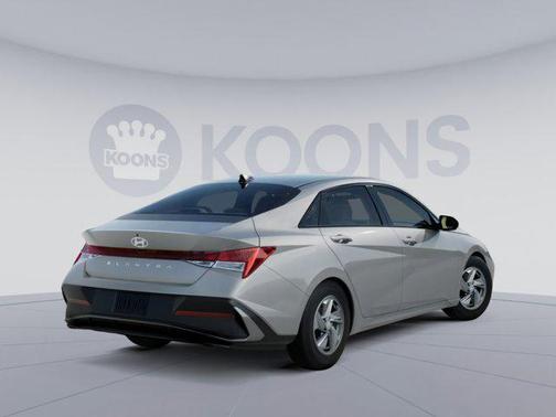 2025 Hyundai ELANTRA SE
