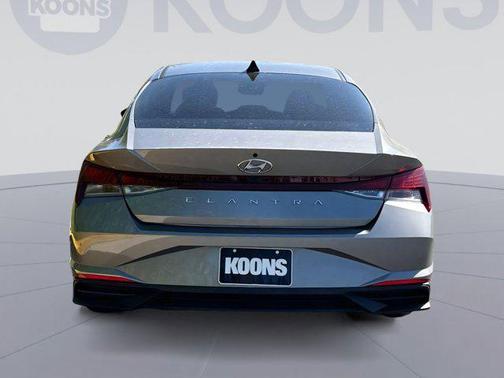 2023 Hyundai ELANTRA SE