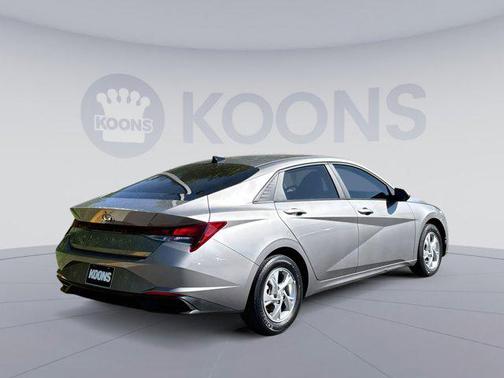 2023 Hyundai ELANTRA SE