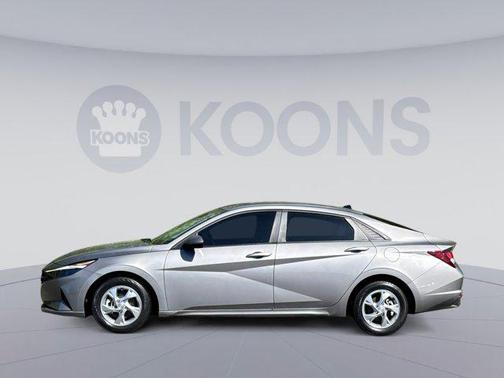 2023 Hyundai ELANTRA SE