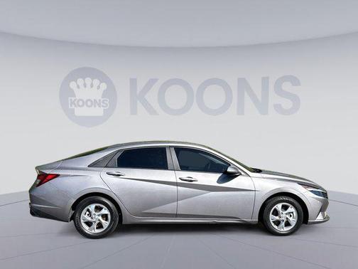 2023 Hyundai ELANTRA SE