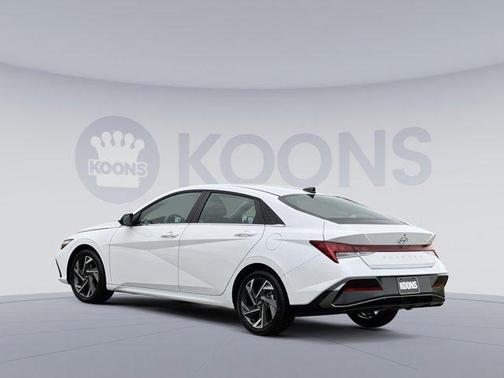 2025 Hyundai ELANTRA SEL