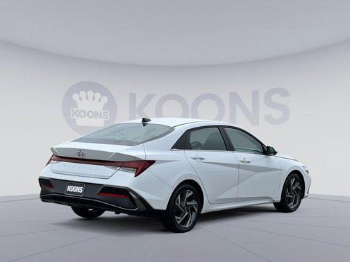 2025 Hyundai ELANTRA SEL