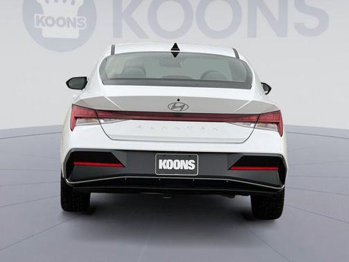 2025 Hyundai ELANTRA SEL