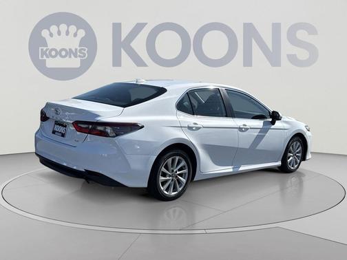Ice Cap 2024 Toyota Camry LE