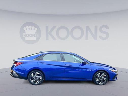 2025 Hyundai ELANTRA SEL