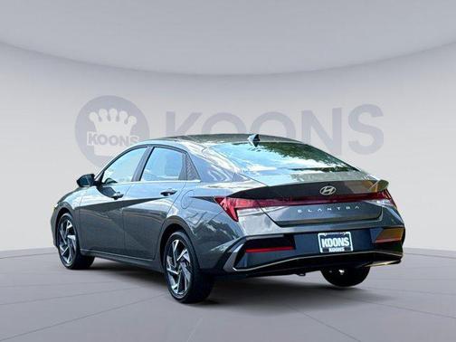 2025 Hyundai ELANTRA SEL