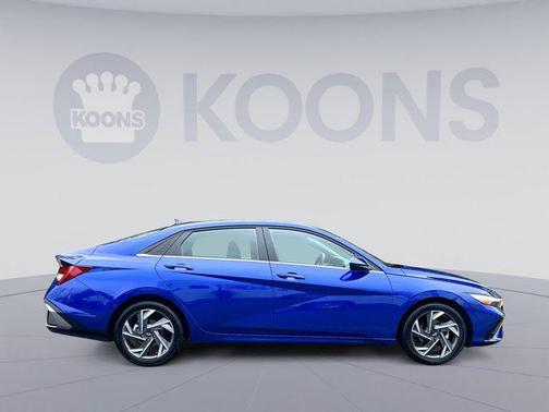 2025 Hyundai ELANTRA SEL