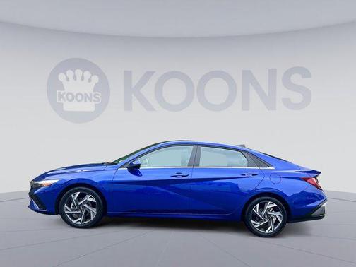 2025 Hyundai ELANTRA SEL
