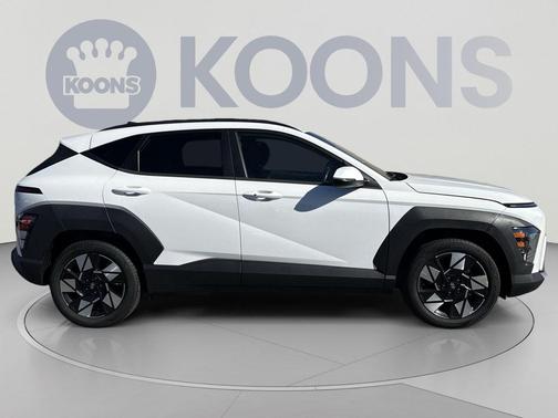 Atlas White 2025 Hyundai KONA SEL