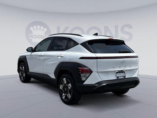 Atlas White 2025 Hyundai KONA SEL