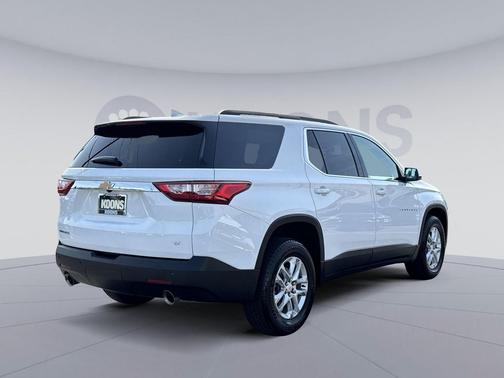 Summit White 2021 Chevrolet Traverse LT Cloth