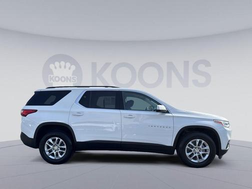Summit White 2021 Chevrolet Traverse LT Cloth