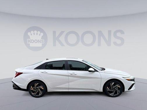 2025 Hyundai ELANTRA Limited