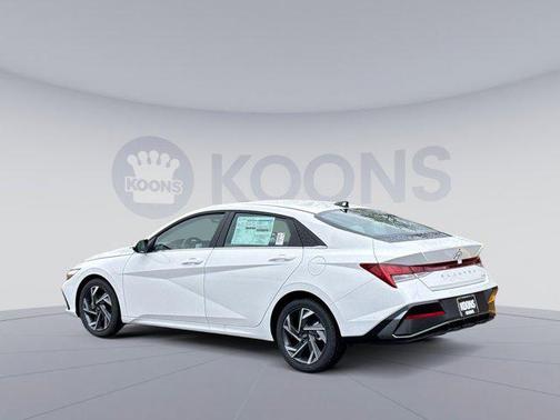 2025 Hyundai ELANTRA Limited