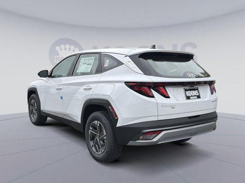 Creamy White Pearl 2026 Hyundai TUCSON Hybrid Blue SE