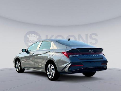 2025 Hyundai ELANTRA Sport