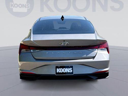 2021 Hyundai ELANTRA SE