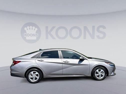 2021 Hyundai ELANTRA SE
